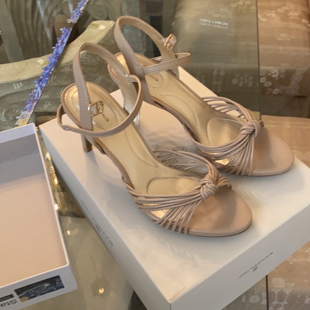 Bandolino taupe heel